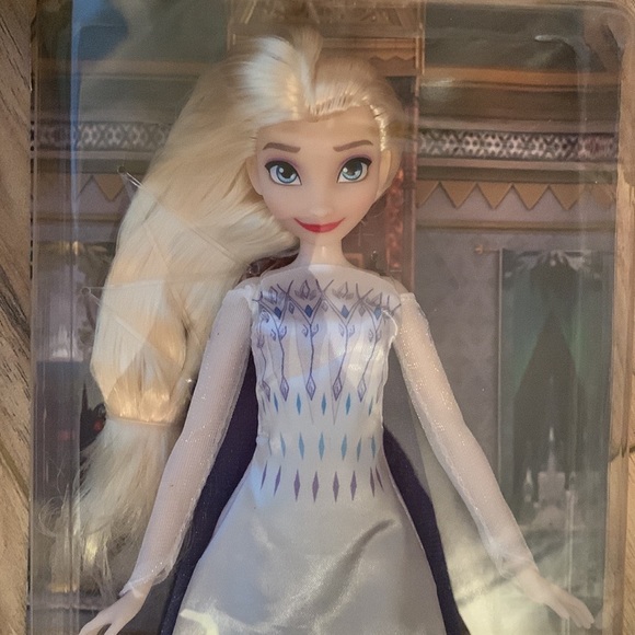 🍉 NEW Frozen 2 Elsa doll - Picture 4 of 4